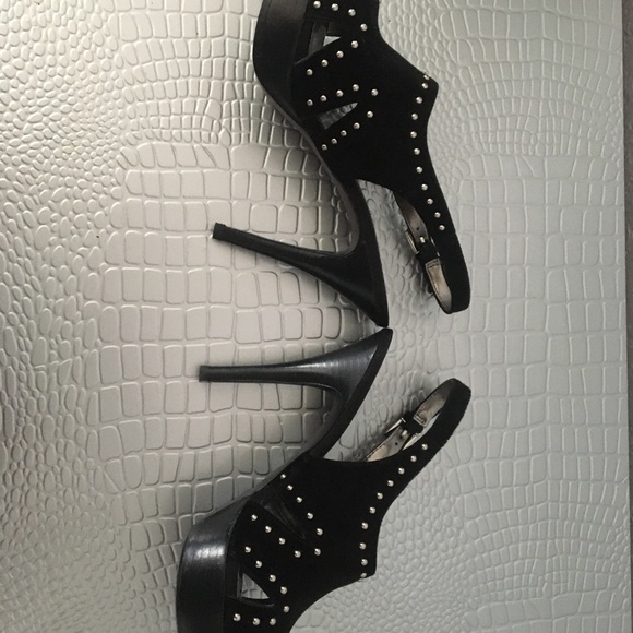 Heels - Picture 4 of 7